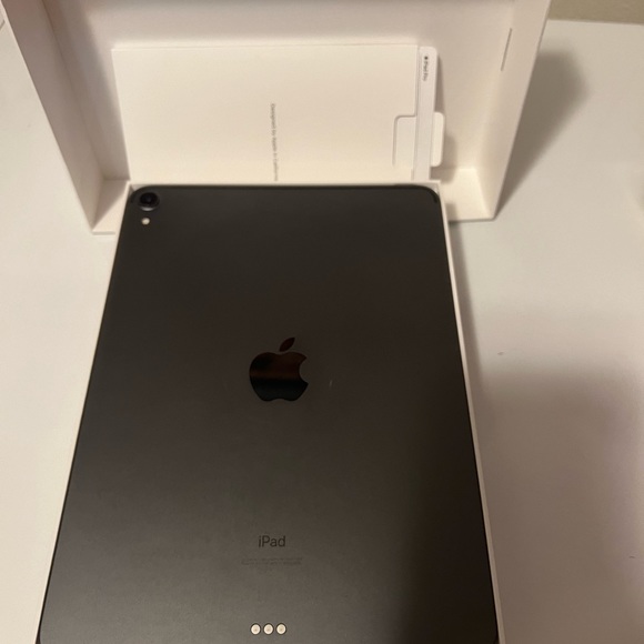Ipad Pro 11 Inches - Picture 6 of 9